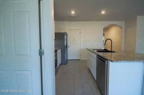 471 Old Country Road SE Palm Bay FL 32909