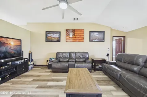 567 Mimosa Street SW Palm Bay FL 32908