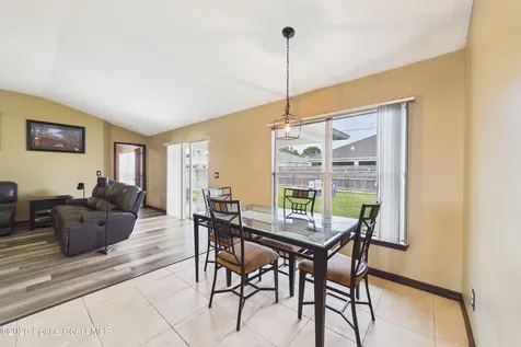 567 Mimosa Street SW Palm Bay FL 32908