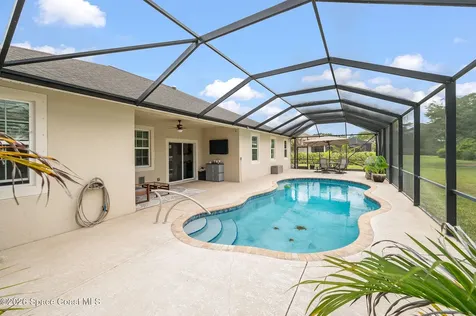 4239 Gardenwood Circle Grant FL 32949