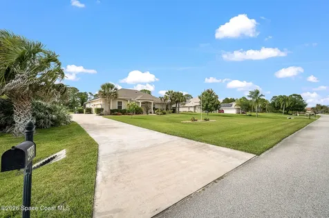 4239 Gardenwood Circle Grant FL 32949