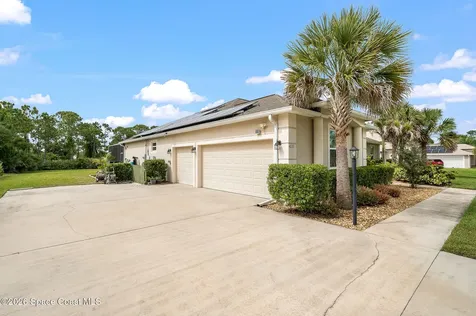 4239 Gardenwood Circle Grant FL 32949