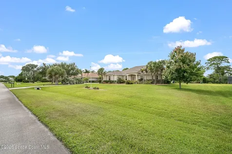 4239 Gardenwood Circle Grant FL 32949