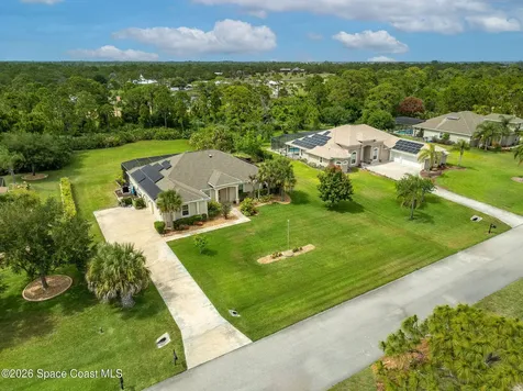 4239 Gardenwood Circle Grant FL 32949
