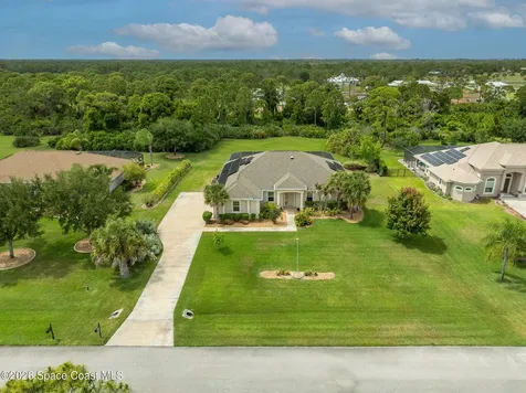 4239 Gardenwood Circle Grant FL 32949