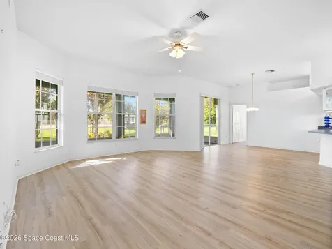 107 Larchmont Terrace W Sebastian FL 32958