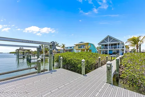18 Vip Island Grant-valkaria FL 32949
