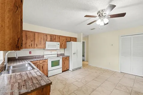 147 E Towne Place Titusville FL 32796