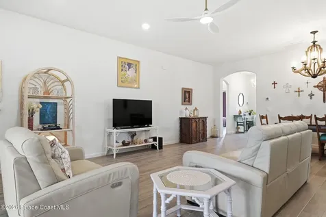 5285 2nd Manor Vero Beach FL 32968