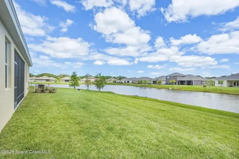 5285 2nd Manor Vero Beach FL 32968