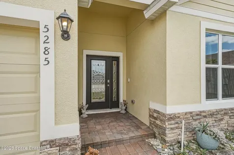 5285 2nd Manor Vero Beach FL 32968