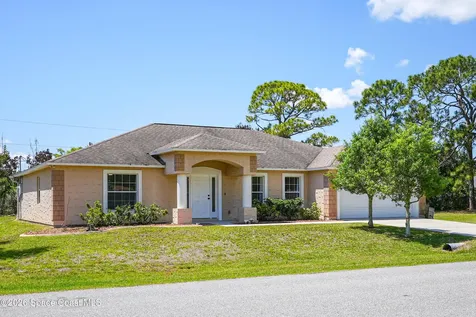 550 Brickell Street SE Palm Bay FL 32909
