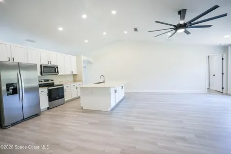 550 Brickell Street SE Palm Bay FL 32909