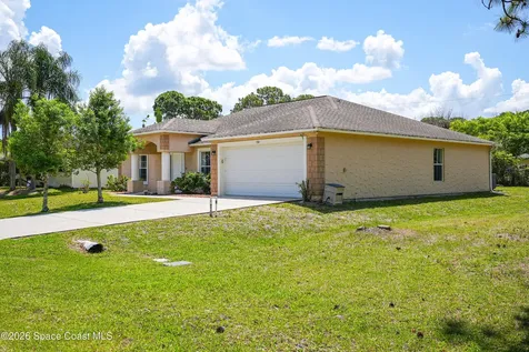 550 Brickell Street SE Palm Bay FL 32909
