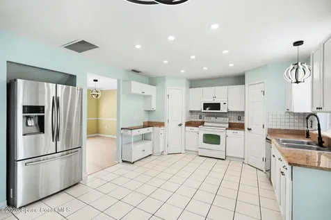 1640 Vista Lake Circle Melbourne FL 32904
