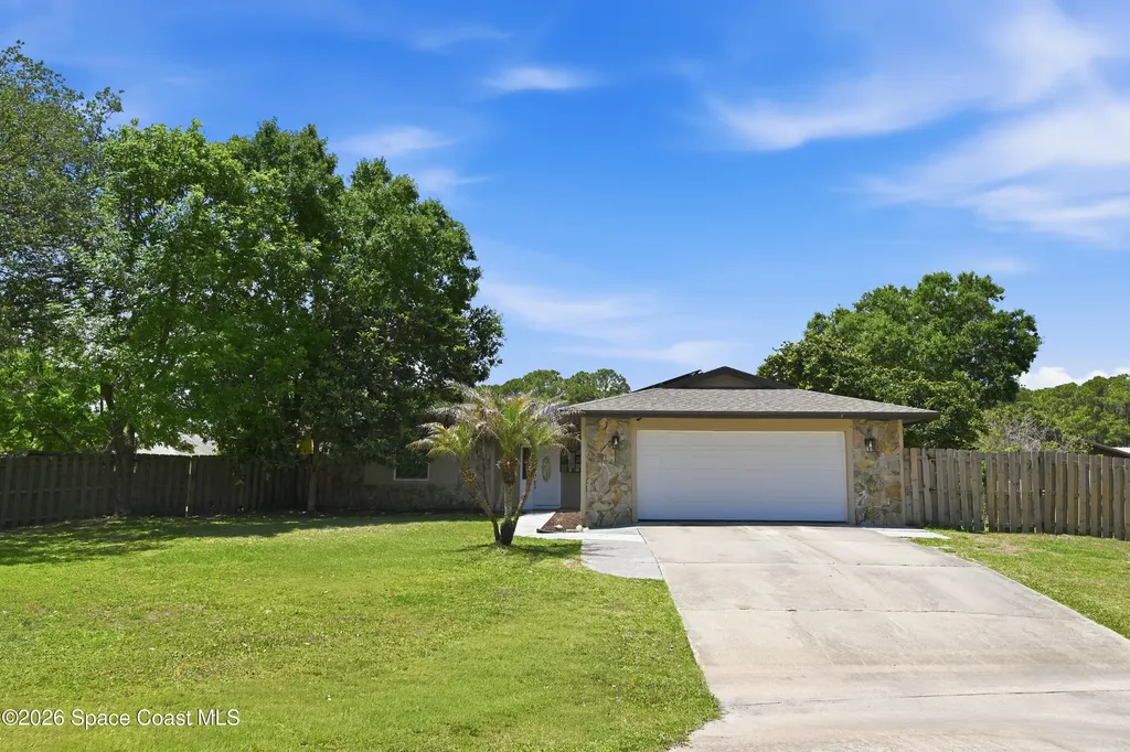 590 Auf Court NW Palm Bay FL 32907