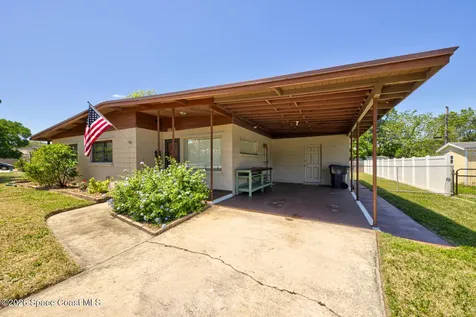 1016 S Park Avenue Titusville FL 32780
