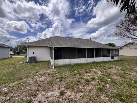 818 Seven Gables Circle SE Palm Bay FL 32909