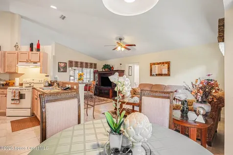 835 Rebus Avenue SW Palm Bay FL 32908