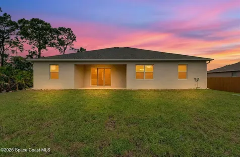 450 Hammond Street SW Palm Bay FL 32908