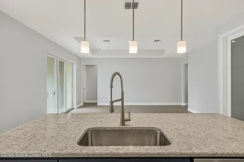 450 Hammond Street SW Palm Bay FL 32908