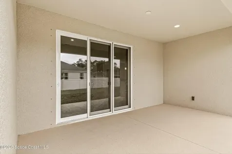 450 Hammond Street SW Palm Bay FL 32908