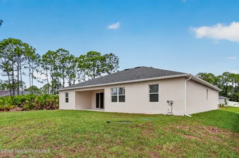 450 Hammond Street SW Palm Bay FL 32908