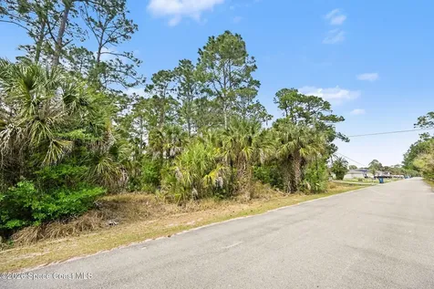 874 Hartsdale Avenue SW Palm Bay FL 32908