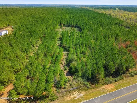 23287 NW Church Road Altha FL 32421