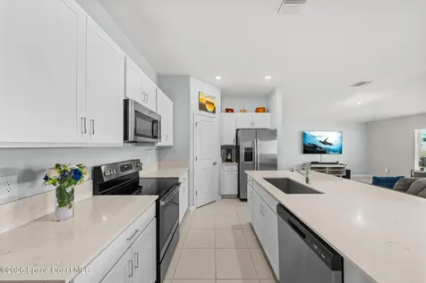 826 Dockside Drive SW Palm Bay FL 32908