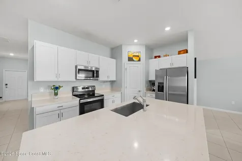 826 Dockside Drive SW Palm Bay FL 32908