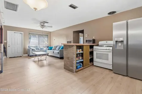 2530 Pine Avenue Mims FL 32754