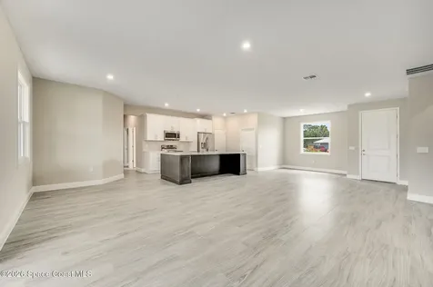 680 Londonderry Circle SE Palm Bay FL 32909