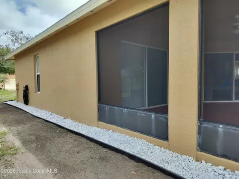 1142 NE Lincoln Street NE Palm Bay FL 32905