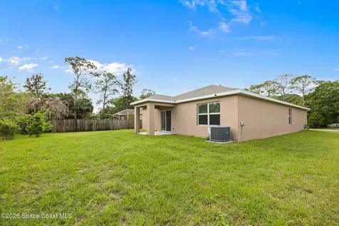 335 Calcutta Avenue NW Palm Bay FL 32907