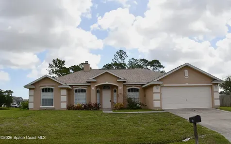 995 Black Coral Avenue NW Palm Bay FL 32907