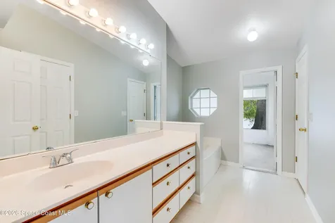 1563 Vista Lake Circle Melbourne FL 32904
