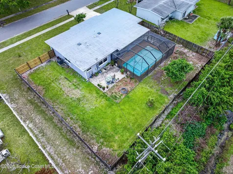 713 NE James Circle NE Palm Bay FL 32905