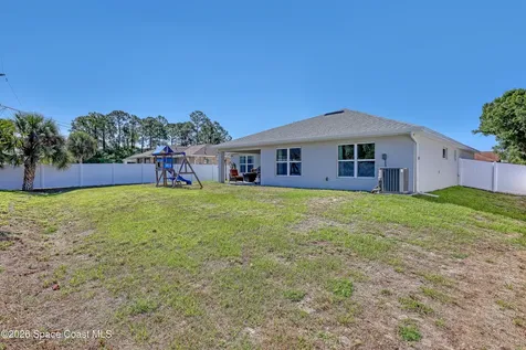 935 Hattaras Terrace SE Palm Bay FL 32909