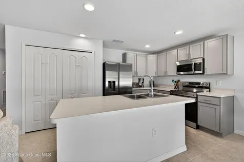 681 Floyd Street SE Palm Bay FL 32909