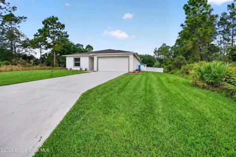 681 Floyd Street SE Palm Bay FL 32909