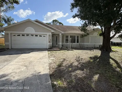 649 Evergreen Street NE Palm Bay FL 32907
