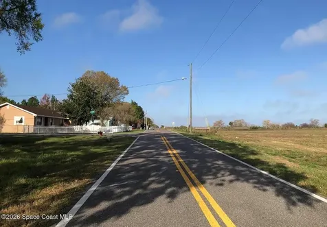 606 Ridgewood Avenue Dundee FL 33838