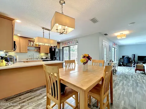 3913 Vista Oaks Circle NE Palm Bay FL 32905