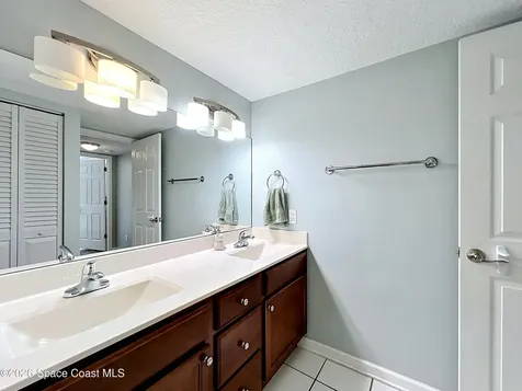 3913 Vista Oaks Circle NE Palm Bay FL 32905