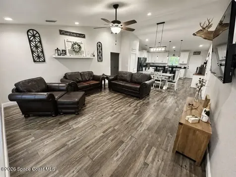 3760 Montgomery Road Mims FL 32754