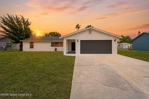901 Grandeur Street SE Palm Bay FL 32909
