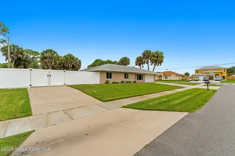498 Chamberlin Avenue NW Palm Bay FL 32907