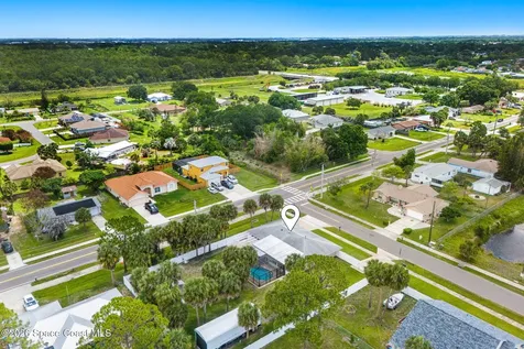 498 Chamberlin Avenue NW Palm Bay FL 32907