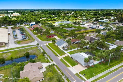 498 Chamberlin Avenue NW Palm Bay FL 32907